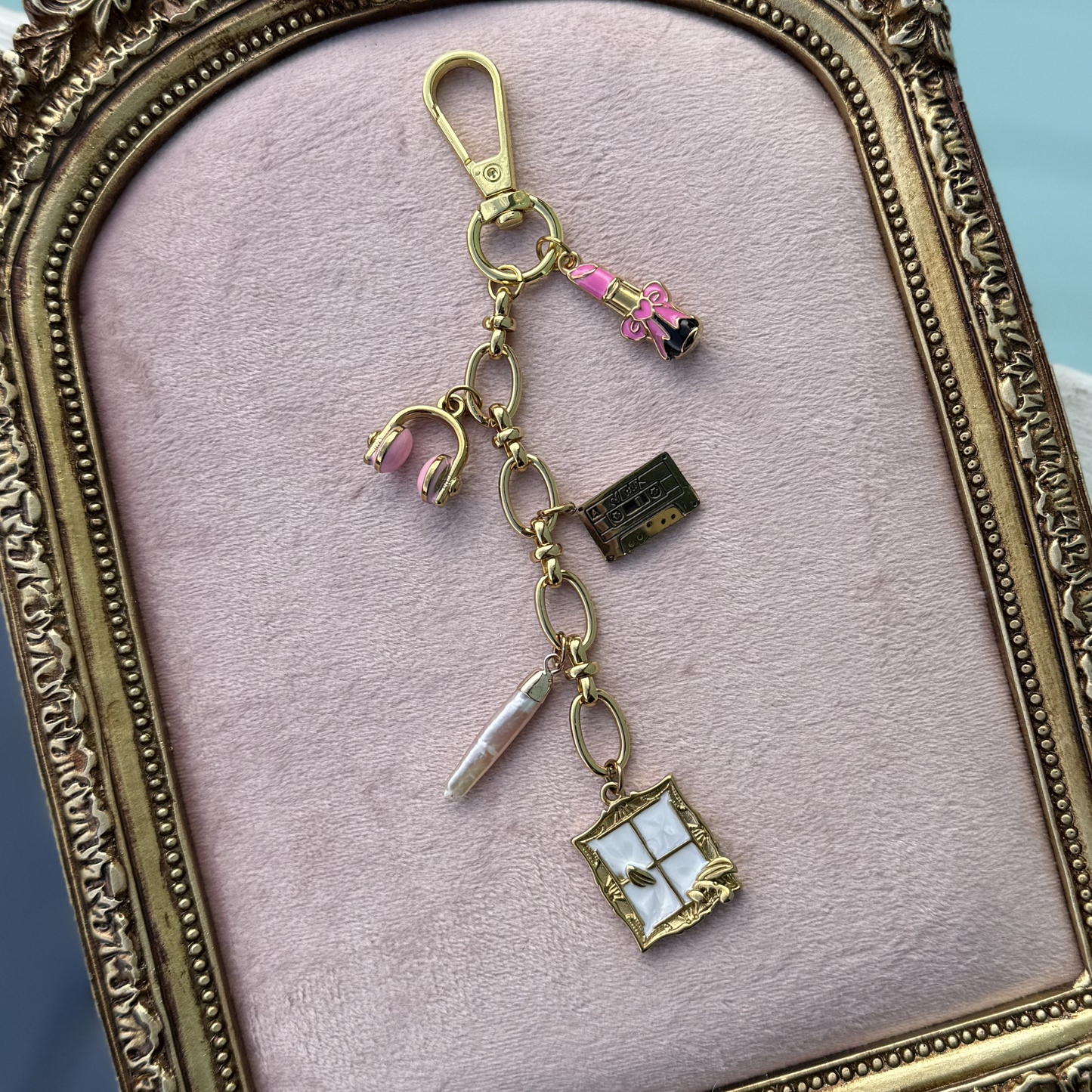 DESIGN YOUR OWN KEYCHAIN